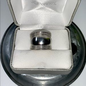 Ring - 925 Sterling silver band - size 7 .5